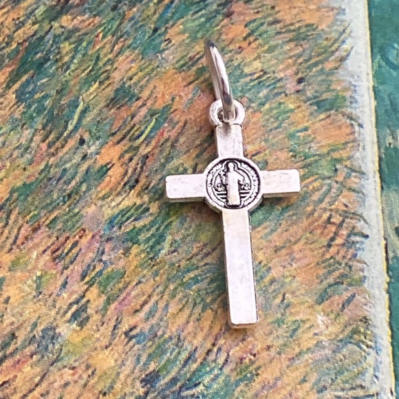 5/$10❤️❤️❤️NEW TIBETAN SILVER RELIGIOUS CROSS CHARM PENDANT - Picture 2 of 3